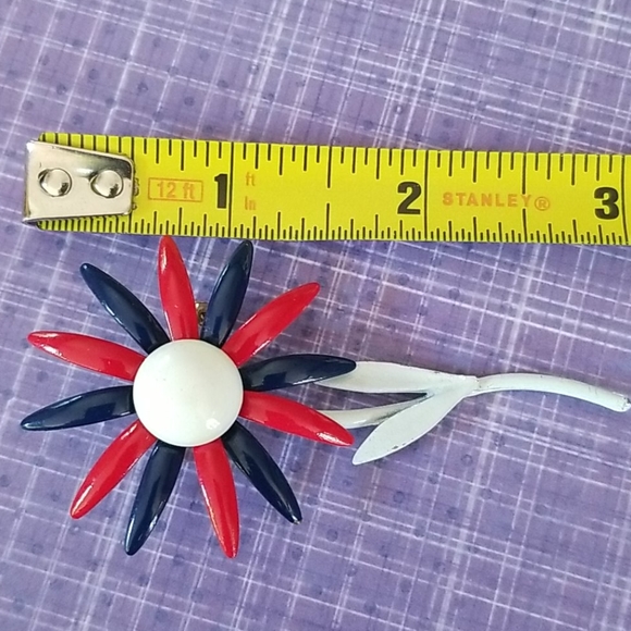 Vintage 1960s Red White and Blue Enamel Daisy Flower Brooch Pin - Picture 8 of 16